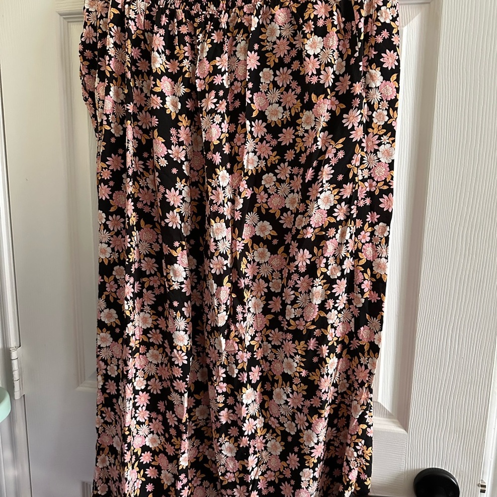 New Look Black and Pink Floral Maternity Pants - Picture 7 of 7